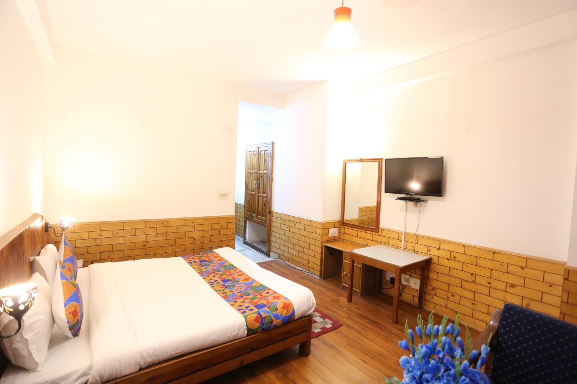 Hotel Surbhi Vashist Экстерьер фото